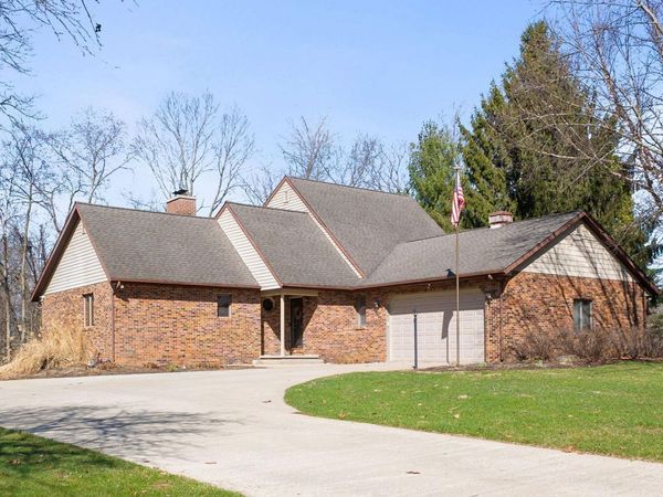 2271 S Old Ditch Road, Warsaw, IN 46580