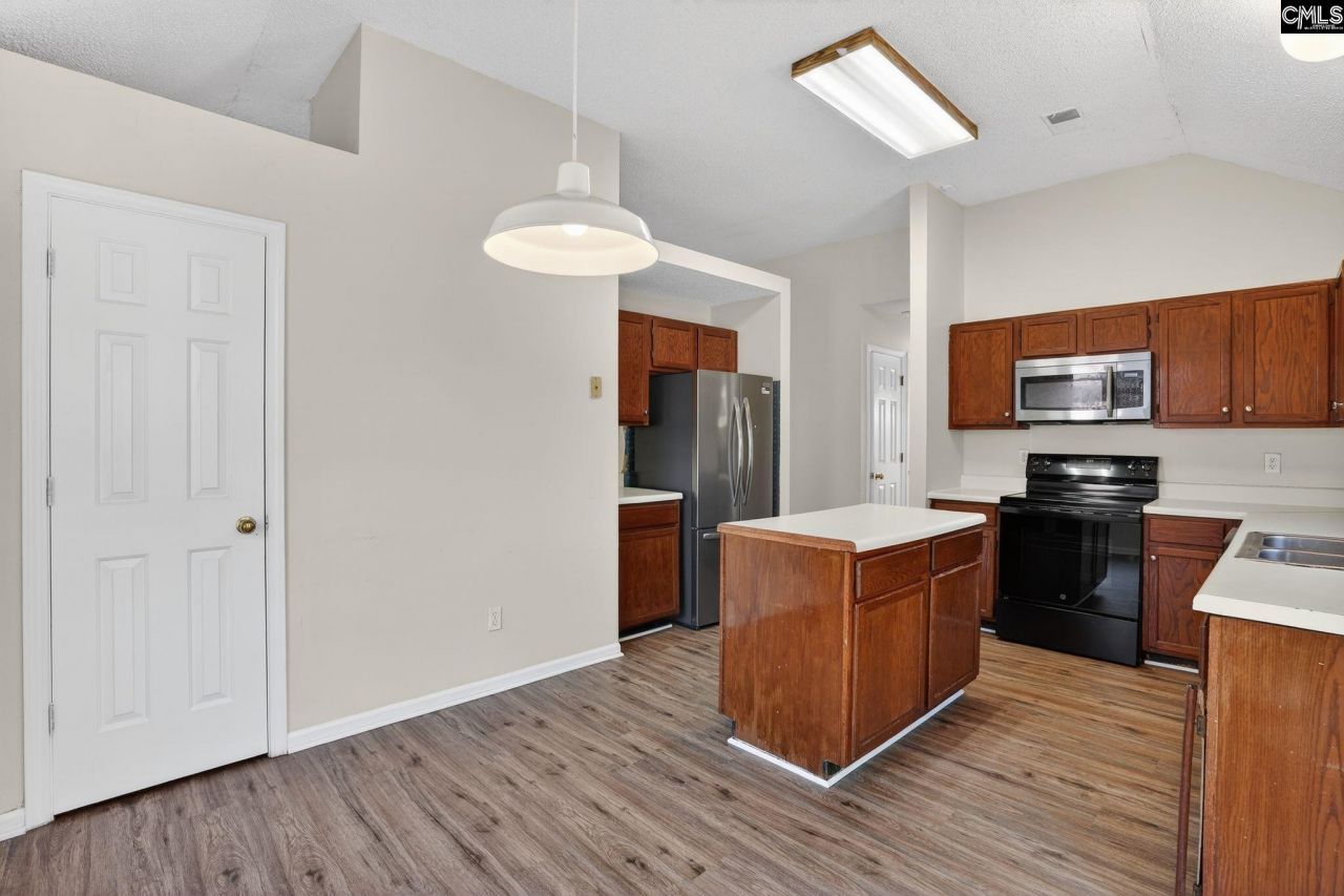 152 Westport Drive  Photo 10