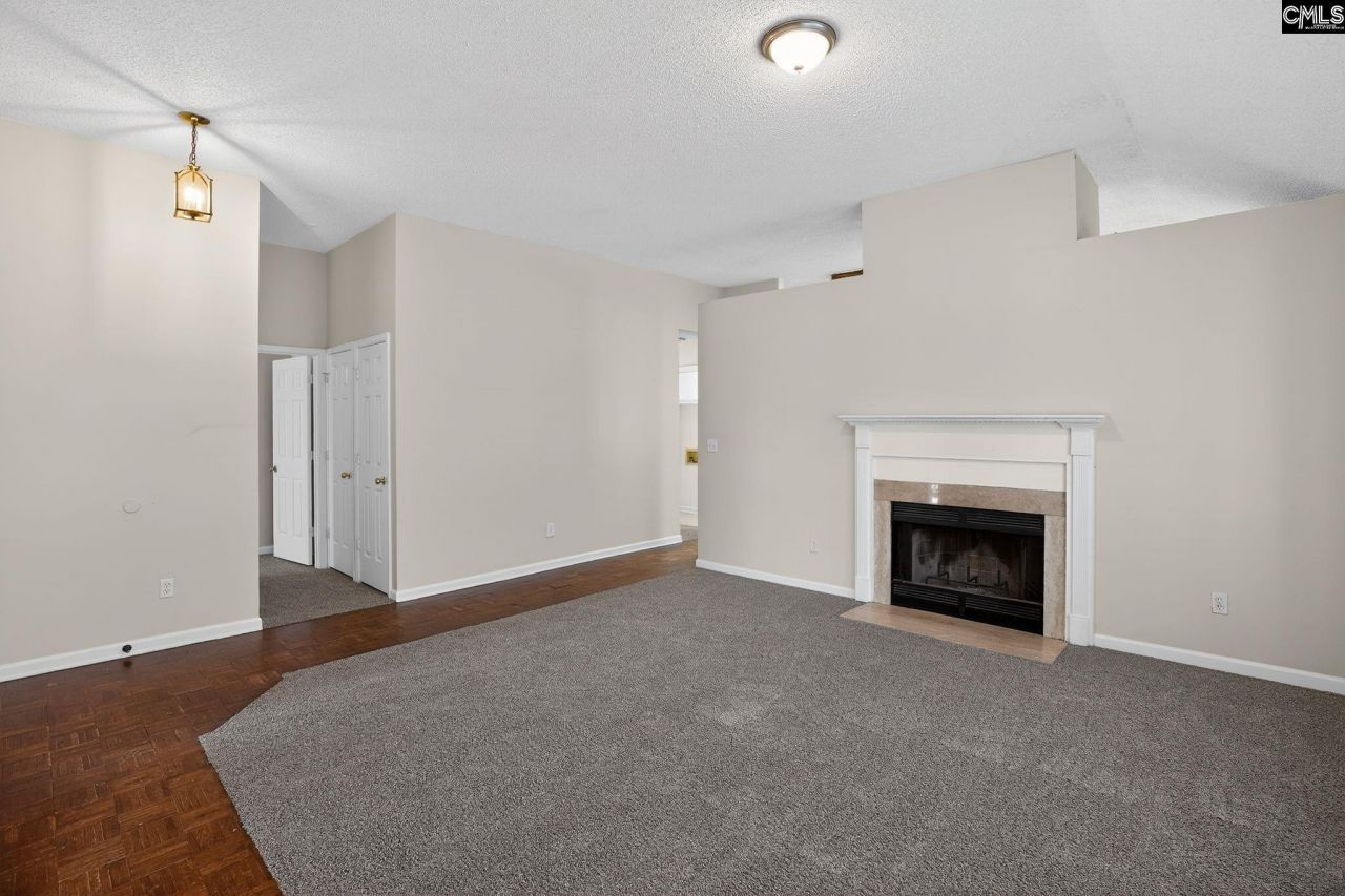 152 Westport Drive  Photo 4