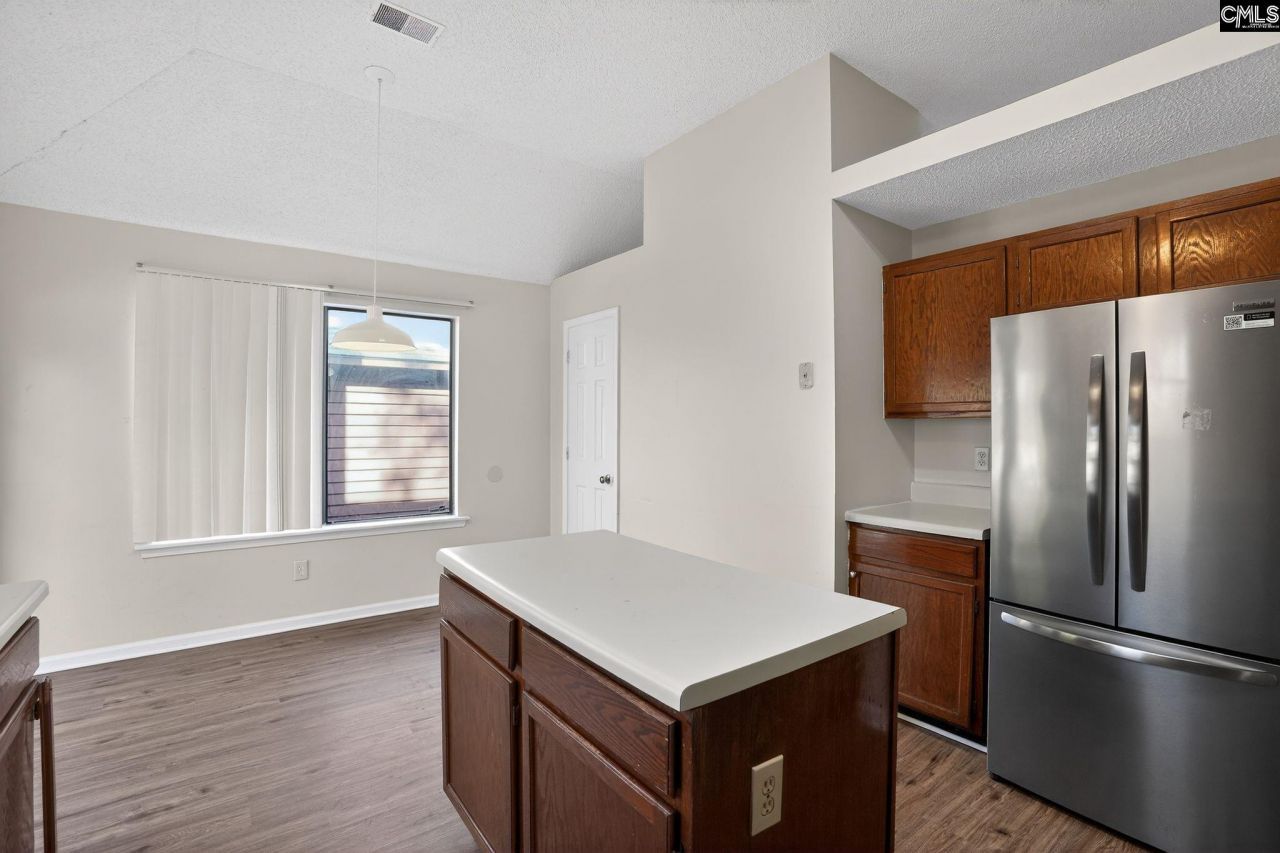 152 Westport Drive  Photo 7