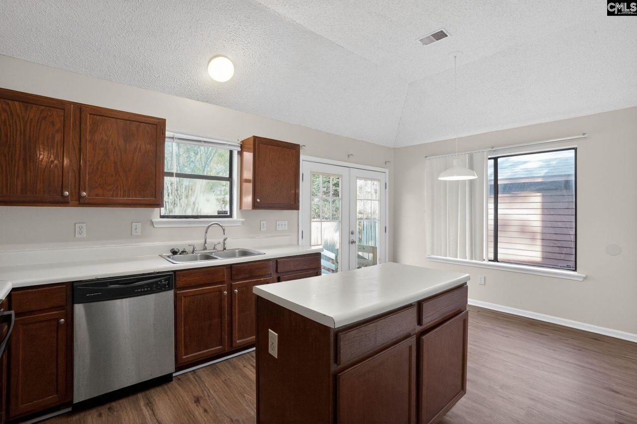 152 Westport Drive  Photo 8