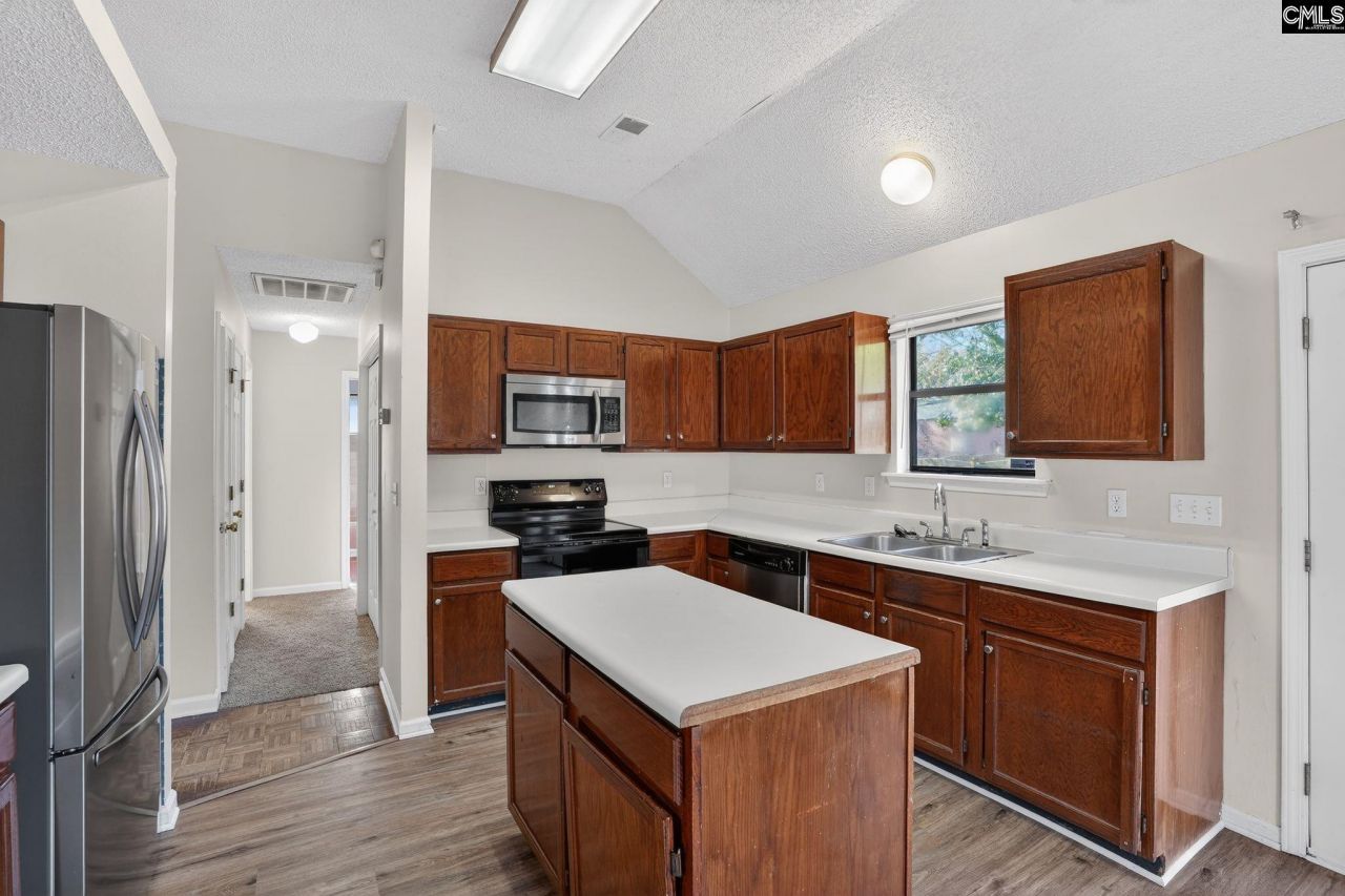 152 Westport Drive  Photo 9