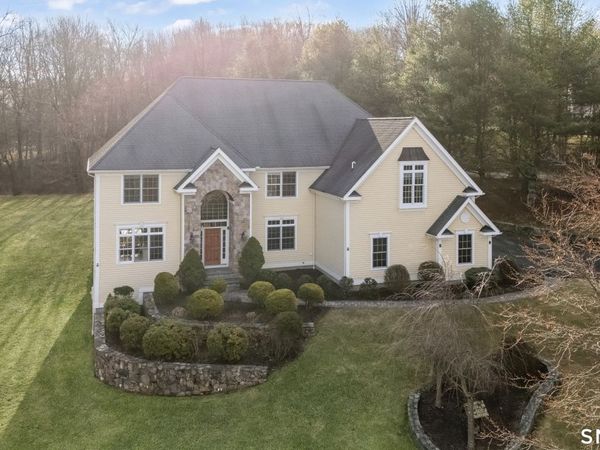 68 Charter Ridge, Newtown, CT 06482