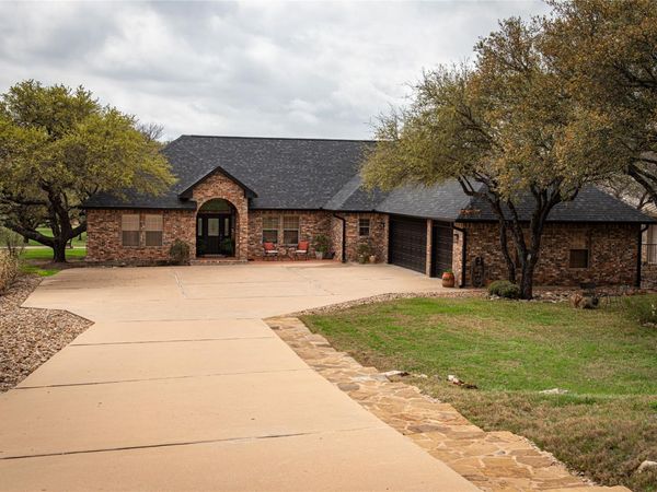 105 Wallace Riddell DR, Burnet, TX 78611