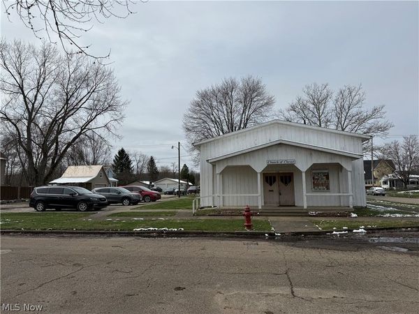 638 Parrish Street , Uhrichsville, OH 44683