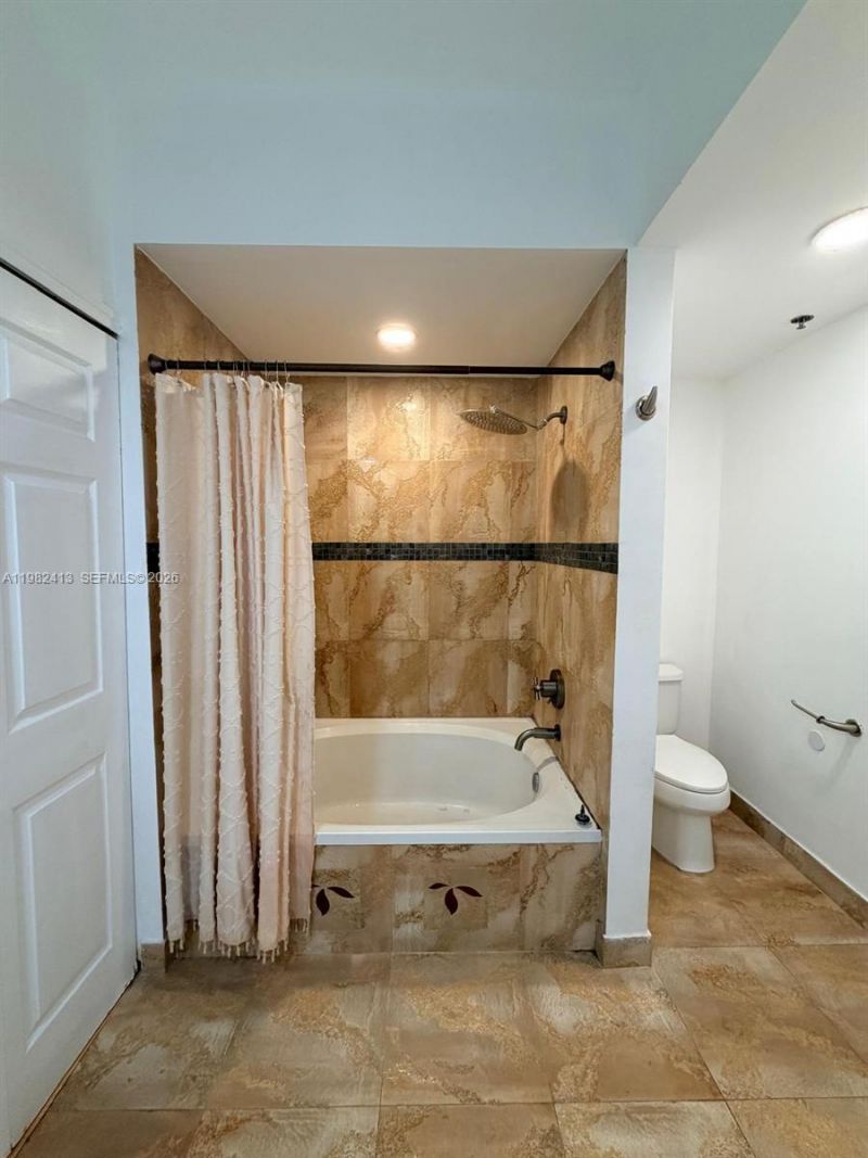 3165 NE 184th St , Unit 6102, Aventura, FL 33160 Photo