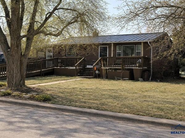 306 10TH AVE, Edgemont, SD 57735