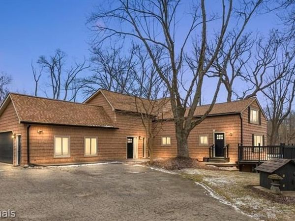 3185 Shimmons Road, Auburn Hills, MI 48326