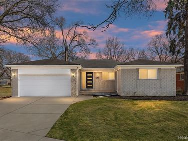 25538 Parsons Drive, Southfield, MI 48075