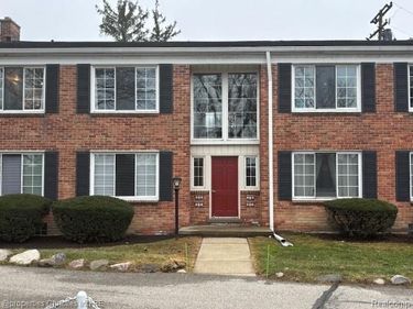 32718 Grand River Avenue, Farmington, MI 48336