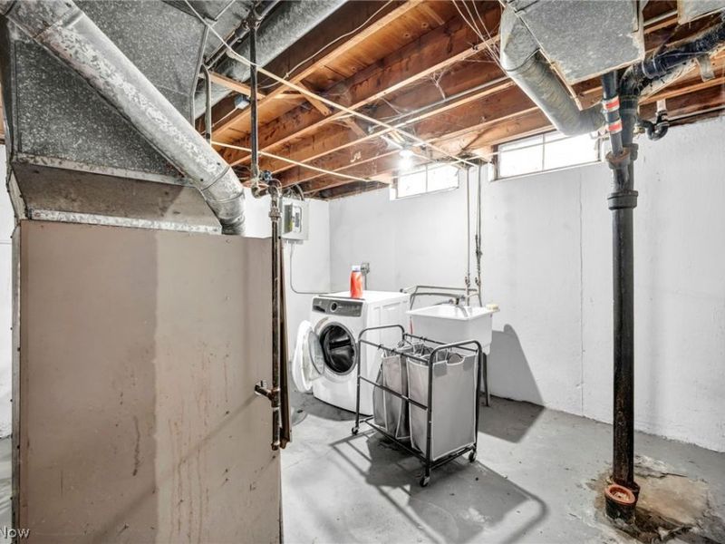 16215 Miles Avenue, Cleveland, OH 44128 Photo 29