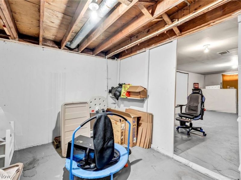 16215 Miles Avenue, Cleveland, OH 44128 Photo 32