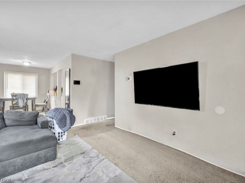 16215 Miles Avenue, Cleveland, OH 44128 Photo 6