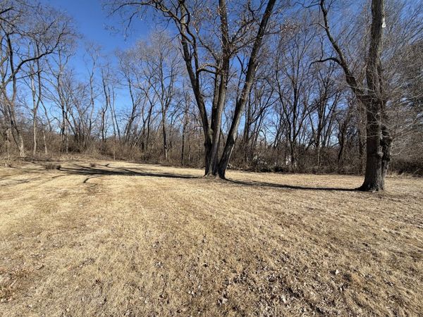 601 May Street , Le Claire, IA 52753