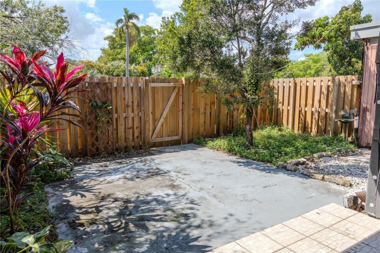 1753 NW 74th Avenue , Unit 14, Plantation, FL 33313 Photo