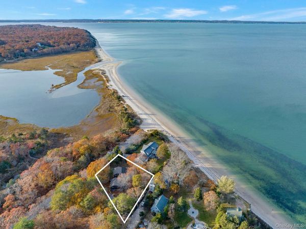 14 E Landing Road , Hampton Bays, NY 11946