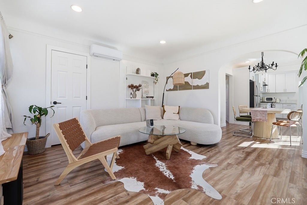 472 E Sunset Street, Long Beach, CA 90805 Main Photo