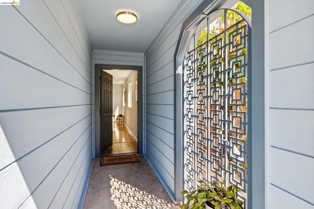 1738 10th St, Oakland, CA 94607 Main Photo