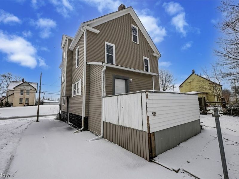 1060 Yale Street, Akron, OH 44301 Photo 6