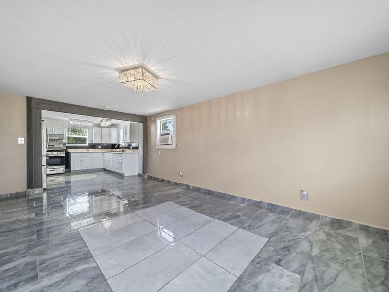 693 Maurine Drive, Columbus, OH 43228 Photo 10