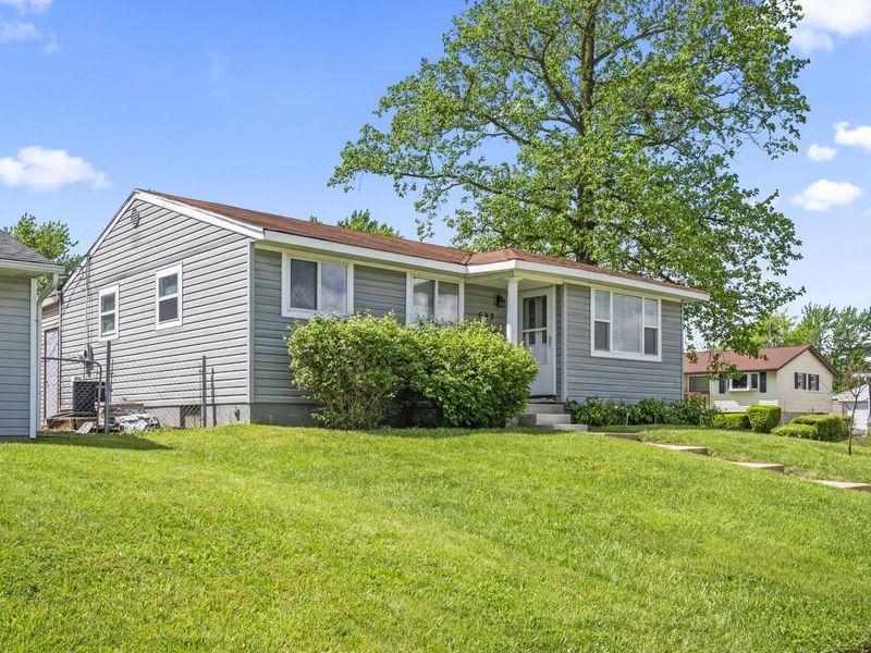693 Maurine Drive, Columbus, OH 43228 Photo 2