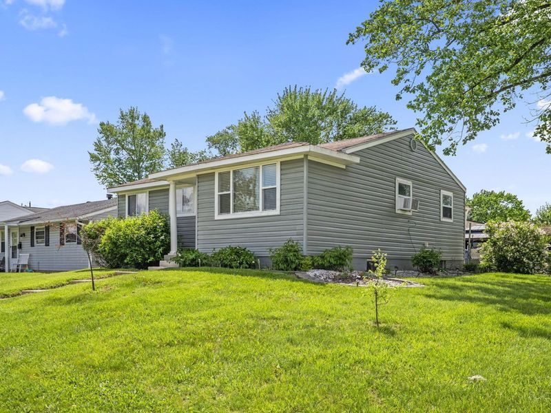 693 Maurine Drive, Columbus, OH 43228 Photo 3