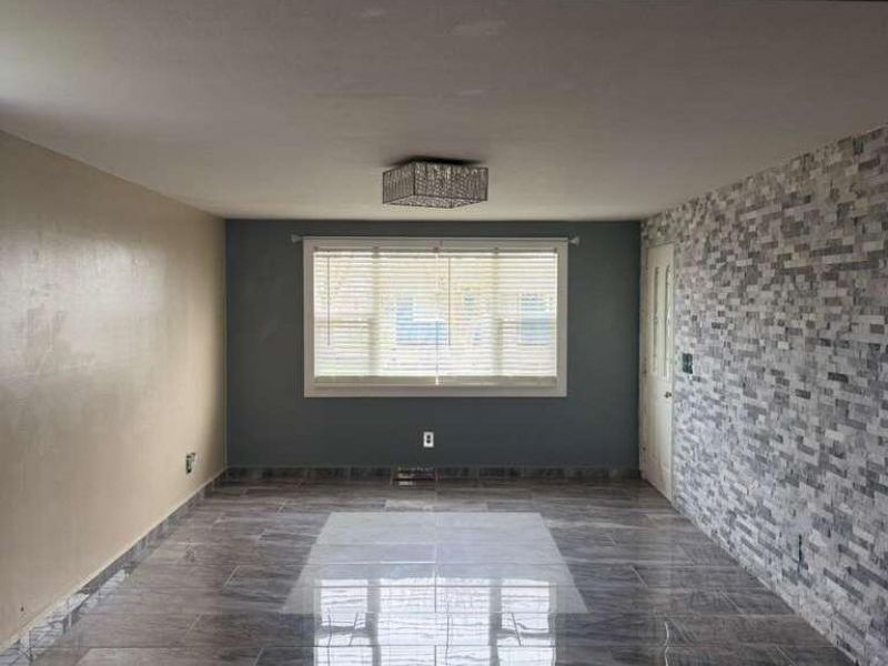 693 Maurine Drive, Columbus, OH 43228 Photo 4