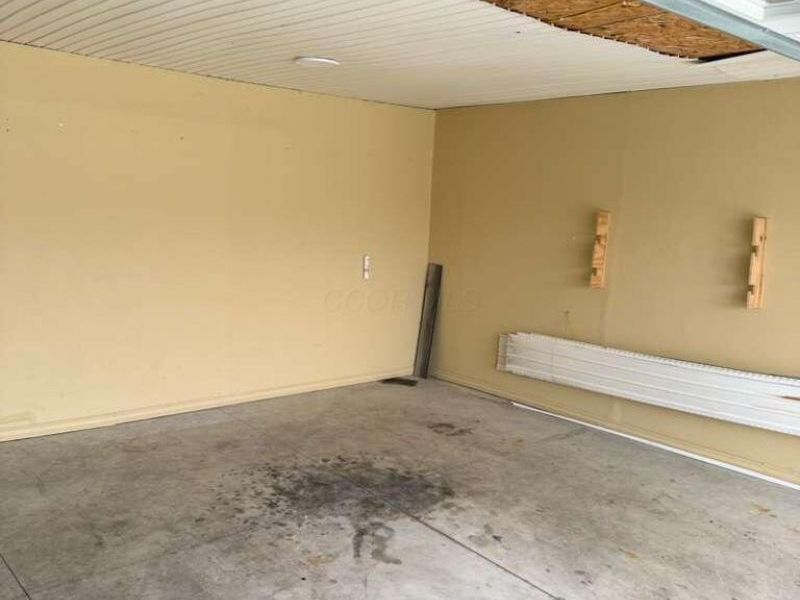 693 Maurine Drive, Columbus, OH 43228 Photo 7