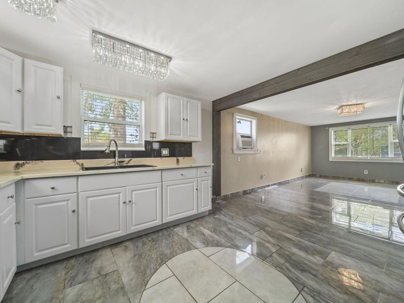 693 Maurine Drive, Columbus, OH 43228 Photo 7