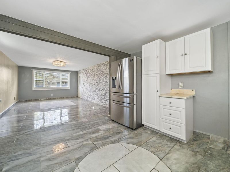 693 Maurine Drive, Columbus, OH 43228 Photo 8