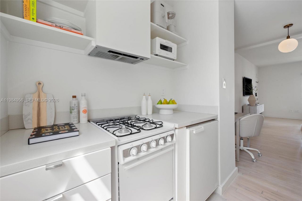 750 Espanola Way , Unit 4, Miami Beach, FL 33139 Photo