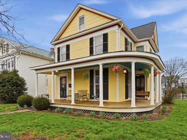 220 S MASSANUTEN STREET, STRASBURG, VA 22657