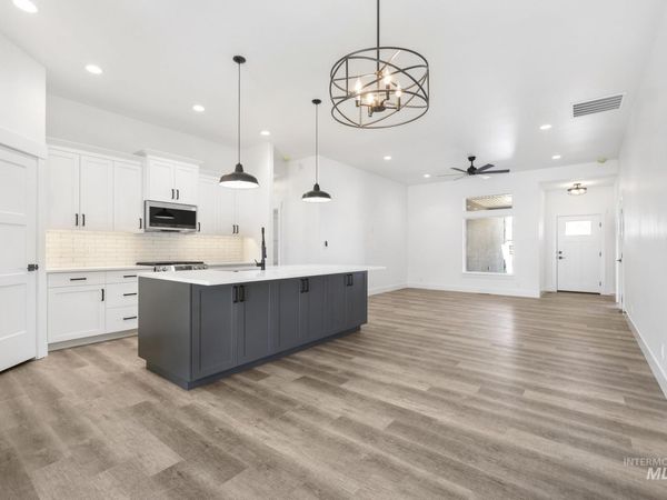 821 23rd Ave E, Jerome, ID 83338