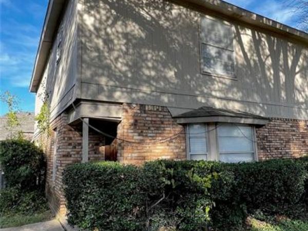 2818 S Fielder Road, Arlington, TX 76015