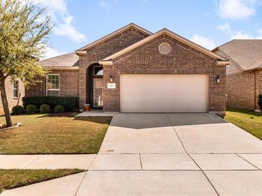 209 Emerald Creek Drive, Fort Worth, TX 76131