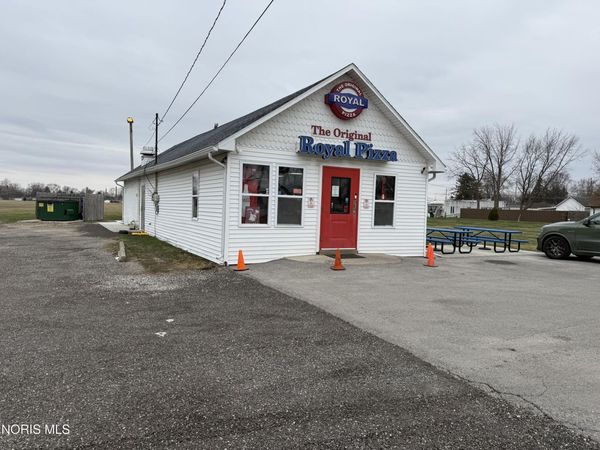 2038 Tracy Road, Northwood, OH 43619