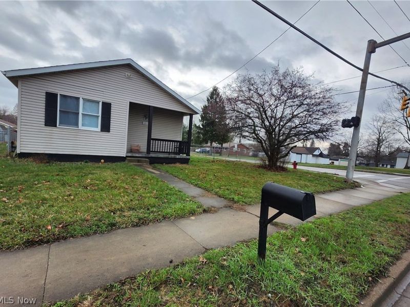 3002 Harmont Avenue NE, Canton, OH 44705 Photo 2