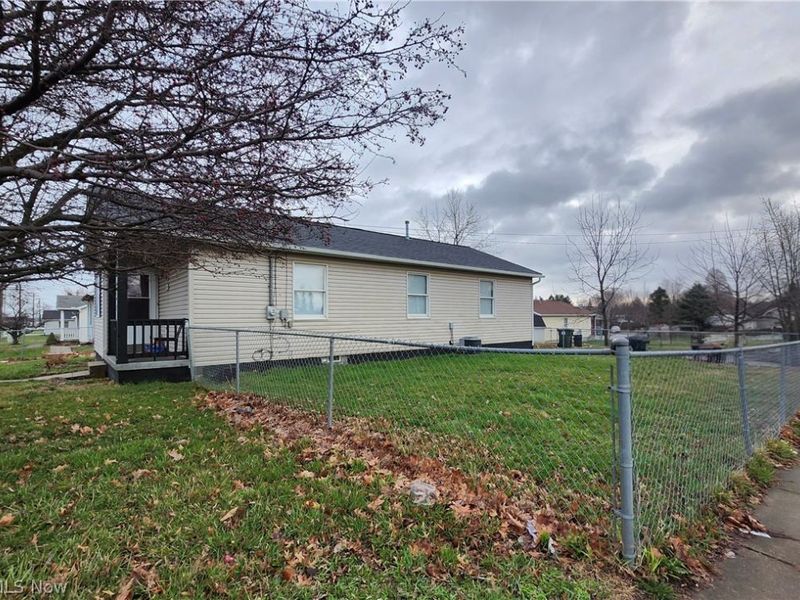 3002 Harmont Avenue NE, Canton, OH 44705 Photo 3