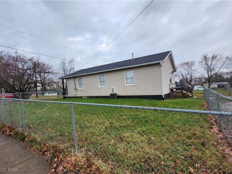 3002 Harmont Avenue NE, Canton, OH 44705 Photo 5