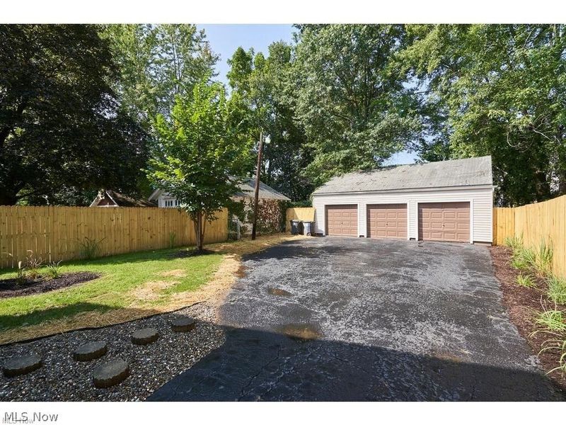 688 Dayton Street, Akron, OH 44310 Photo 2