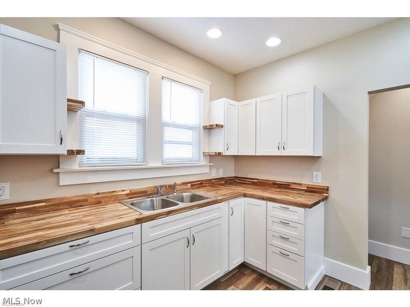 688 Dayton Street, Akron, OH 44310 Photo 20