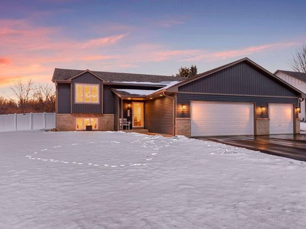 6356 11th Street N, Oakdale, MN 55128