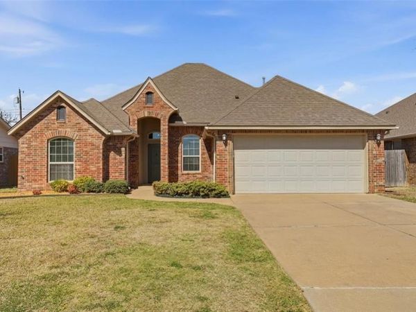 829 SW 8th Street, Moore, OK 73160
