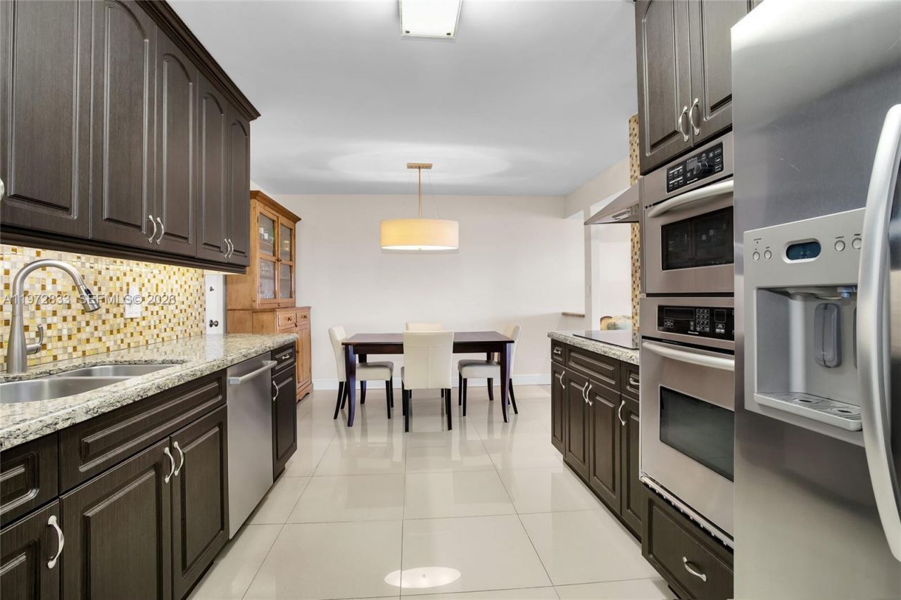 1800 NE 114th St , Unit 711, Miami, FL 33181 Photo