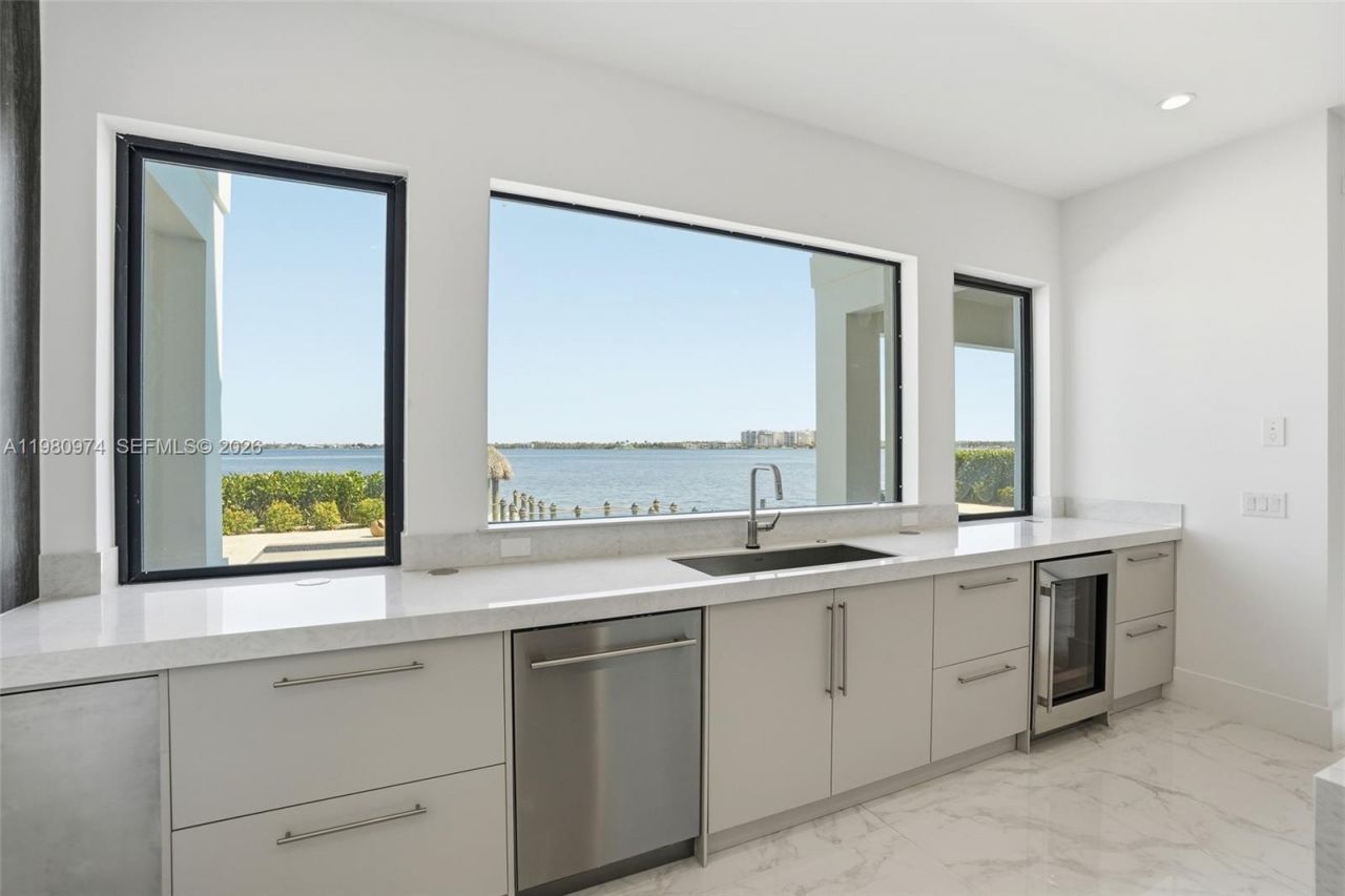 5735 Riverside Dr, Cape Coral, FL 33904 Photo