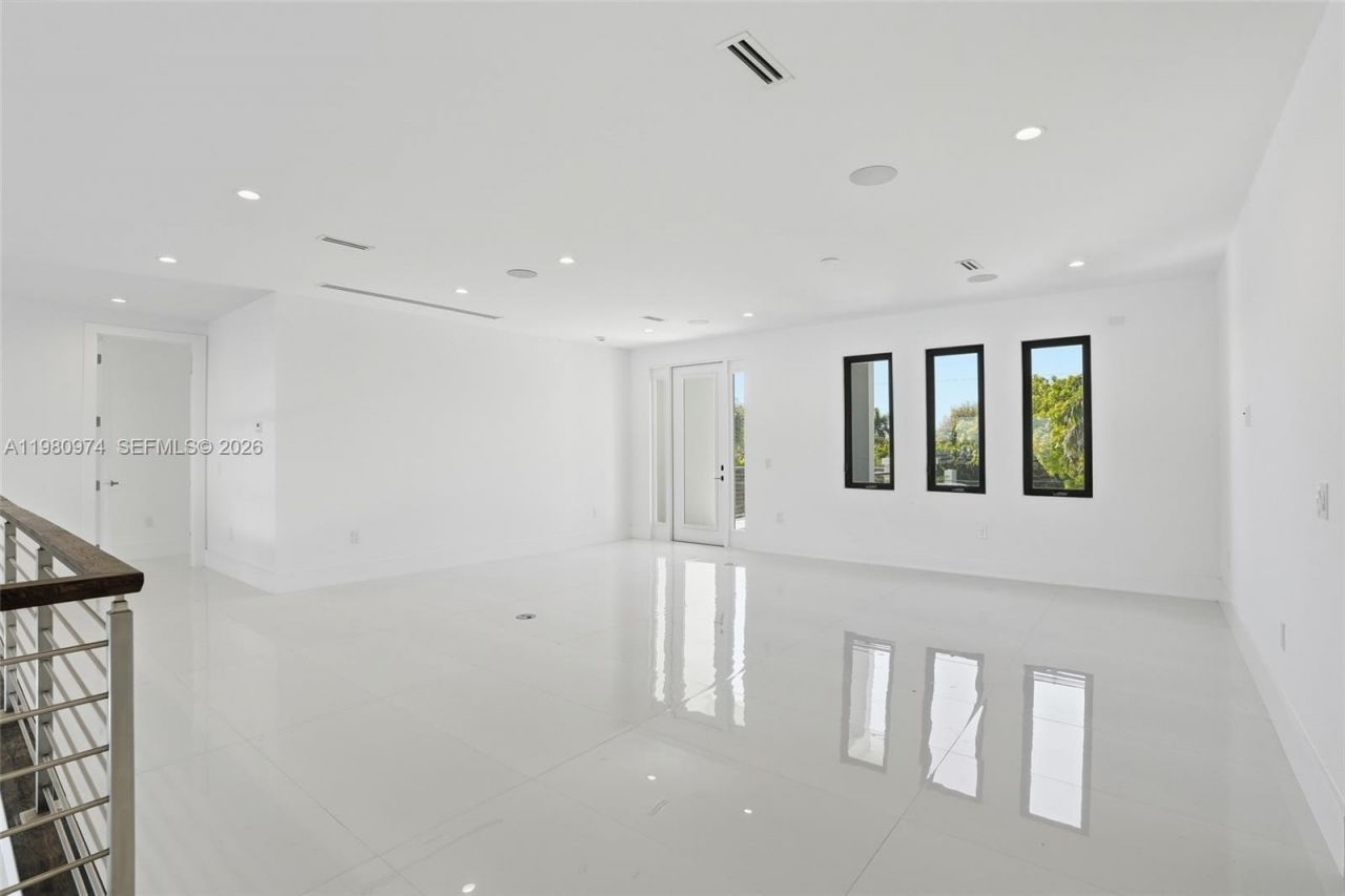 5735 Riverside Dr, Cape Coral, FL 33904 Photo