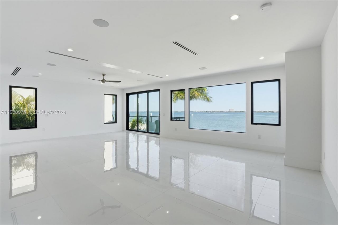 5735 Riverside Dr , Cape Coral, FL 33904 Photo