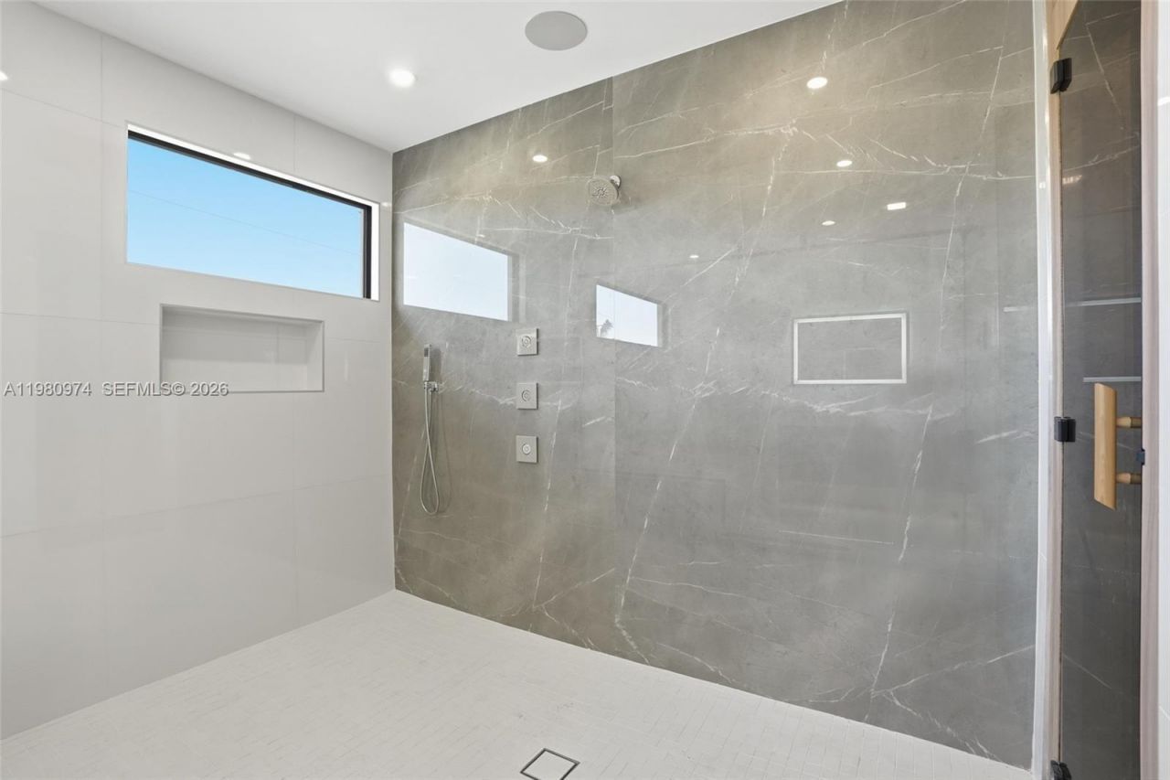 5735 Riverside Dr , Cape Coral, FL 33904 Photo