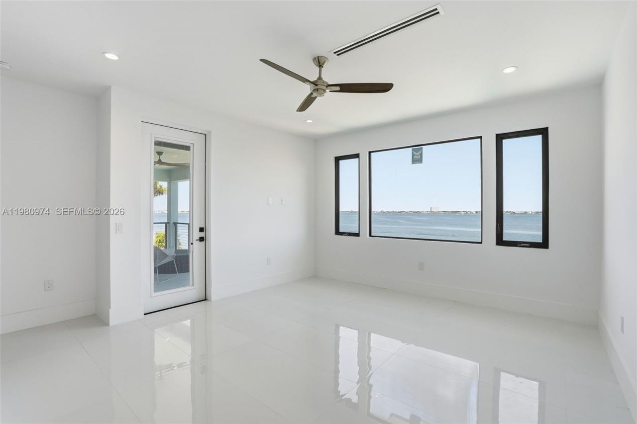 5735 Riverside Dr, Cape Coral, FL 33904 Photo