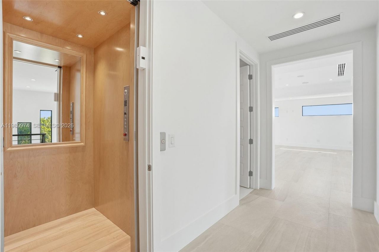 5735 Riverside Dr , Cape Coral, FL 33904 Photo